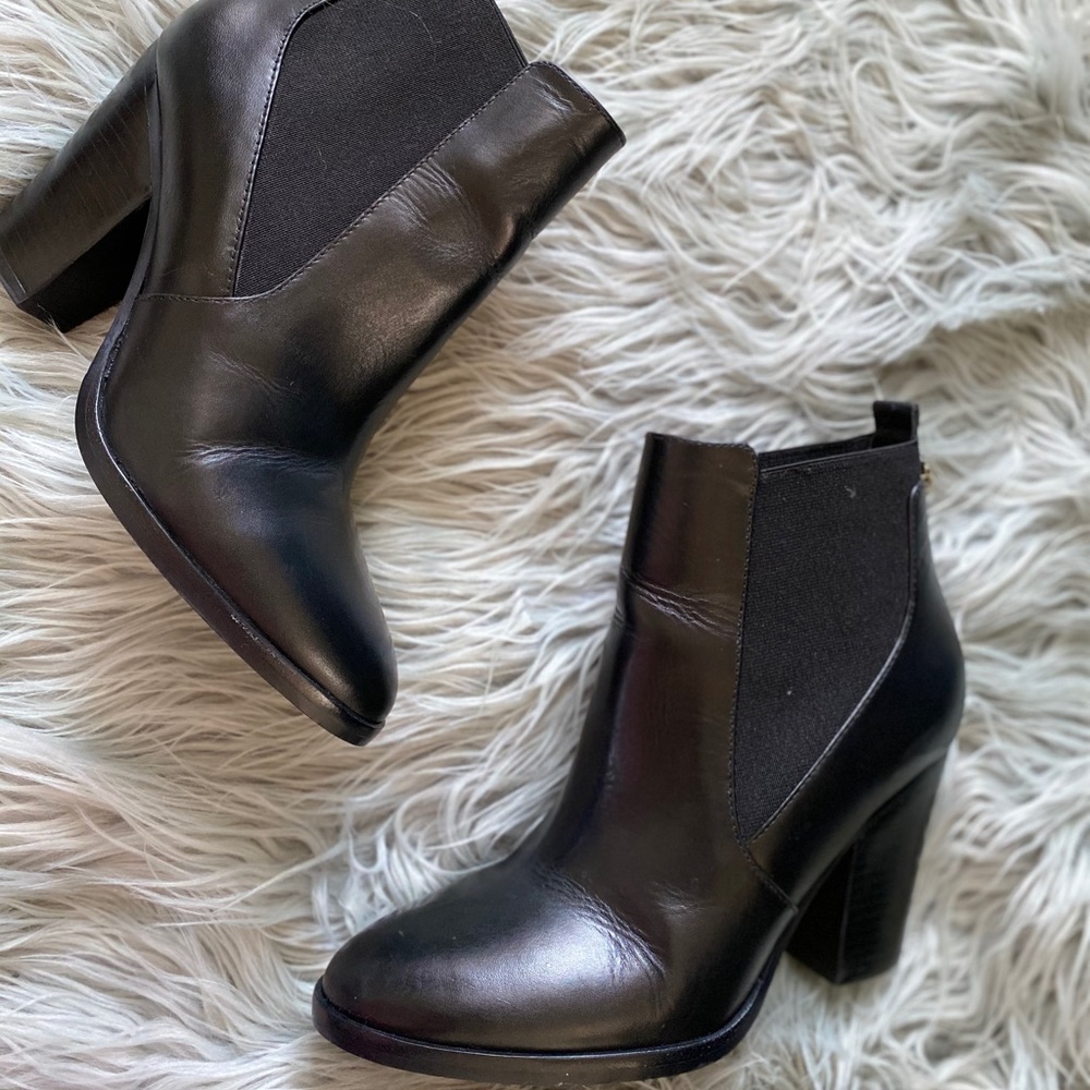 Michael Kors Jillian Bootie Leather - Picture 2 of 3